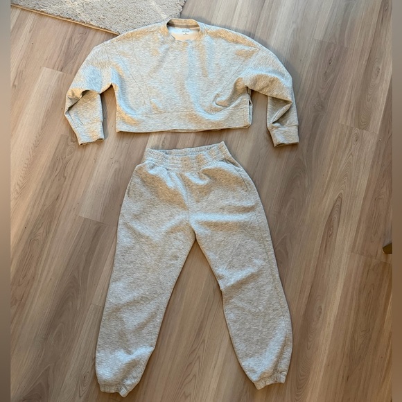 Abercrombie & Fitch Pants - Abercrombie YPB neoKNIT Light Heather Gray Crewneck Sweatshirt & Sweatpants